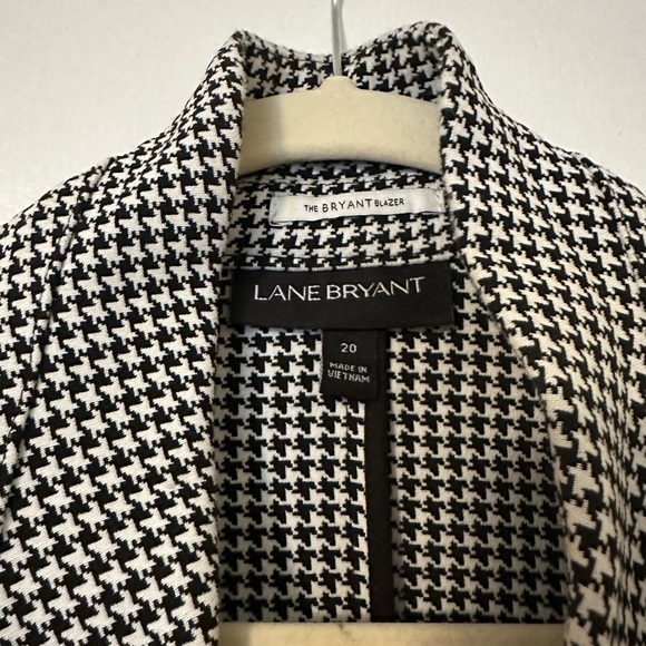 Lane Bryant Black & White Blazer. Size 20. - Picture 2 of 4